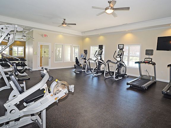 4th image of 154 Yeardley Dr APT 7