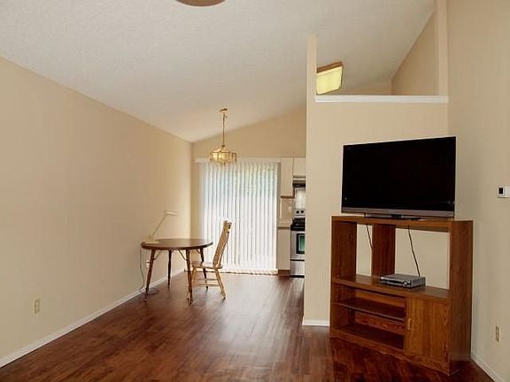 4th image of 1015 E Yager Ln Unit 10