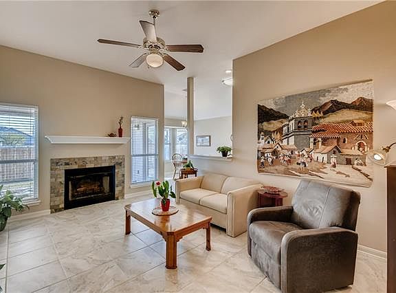 2nd image of 1009 Lantana Ct