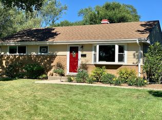 21 Crescent Rd, Lake Zurich, IL 60047