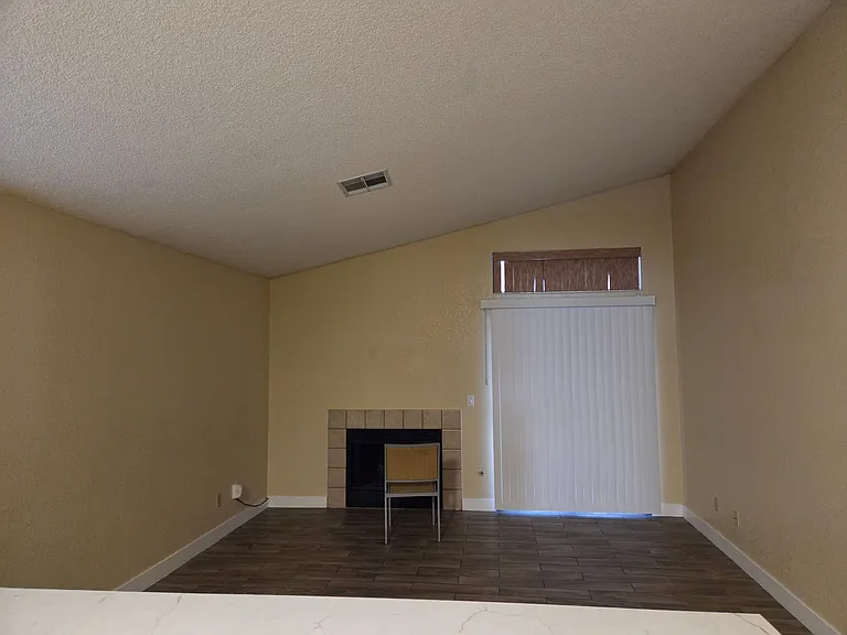 1823 Ruby Ln — Photo 11