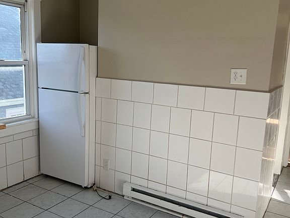 4th image of 225 E Cresse Ave #6