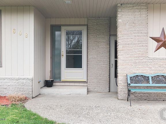 3rd image of 608 W 30th St