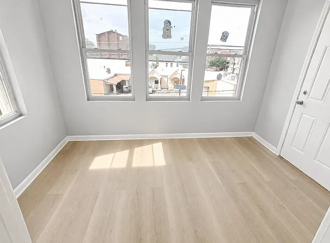 364 11th Ave #6 — Photo 3