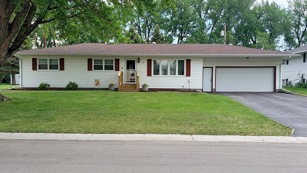 319 Eastview Dr - Property Image