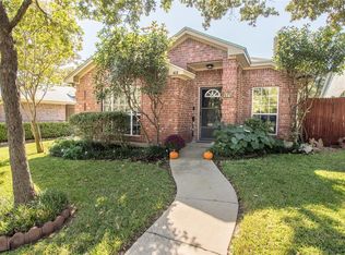 418 E Ash Ln, Euless, TX 76039