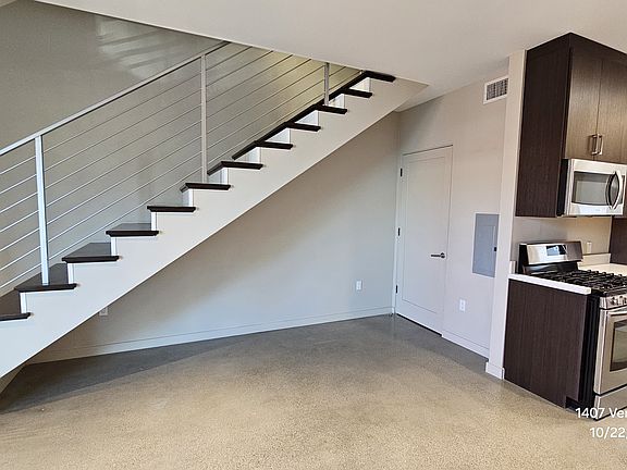 3rd image of 1407 Venice Blvd #2