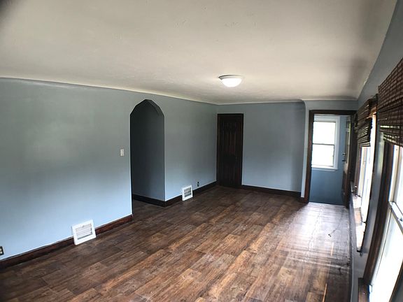 2nd image of 15015 Ohio Ave