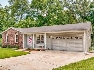 1217 Forest Trails Ct, Fenton, MO 63026