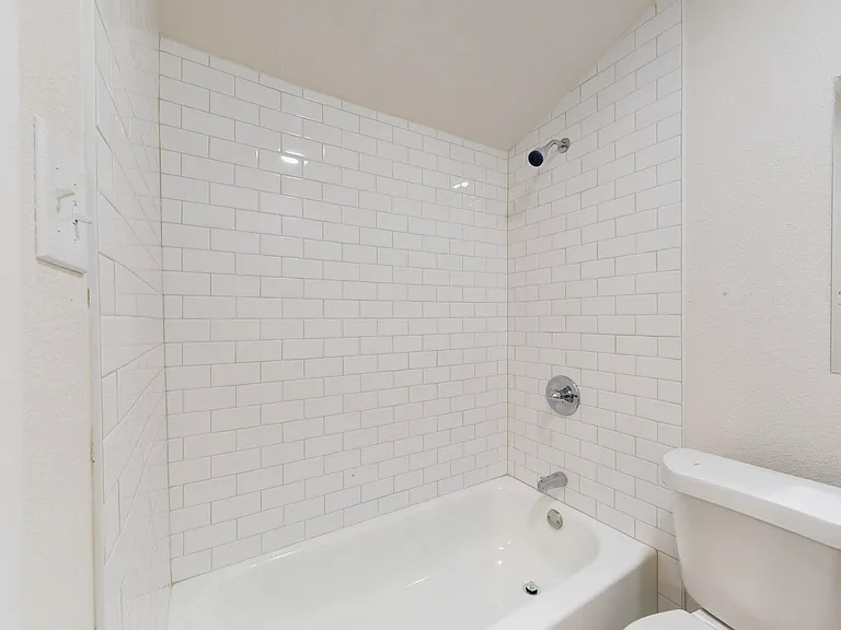 538 E Fairmeadows Dr — Photo 5