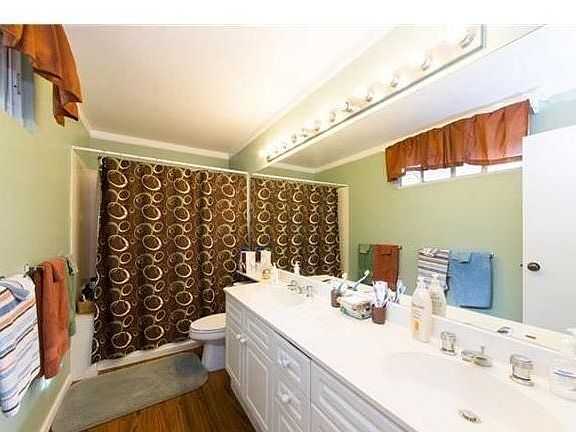 Double sink Master Bathroom