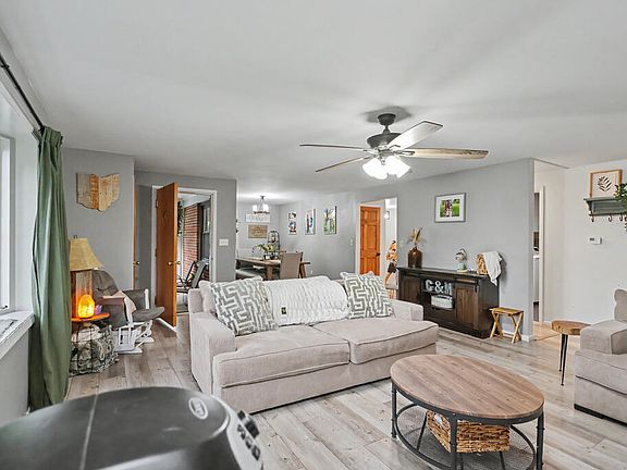4th image of 2811 Quaker Rd