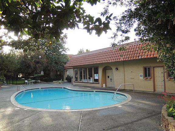 4th image of 1075 Alta Mira Dr APT B