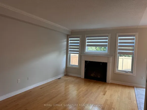 2295 Rochester Cir S #10, Oakville, ON L6M 5C9