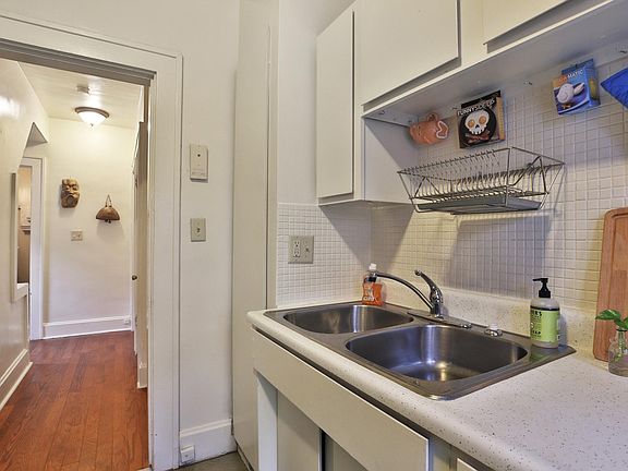3rd image of 2466 Indianola Ave #C