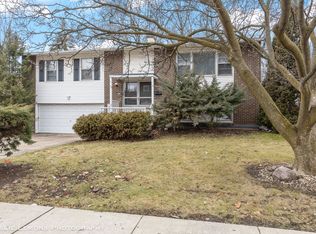 1424 S Birch Dr, Mount Prospect, IL 60056
