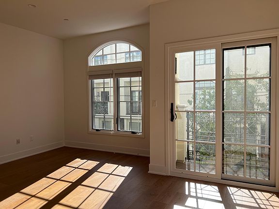 2nd image of 288 S Oakland Ave Unit 202
