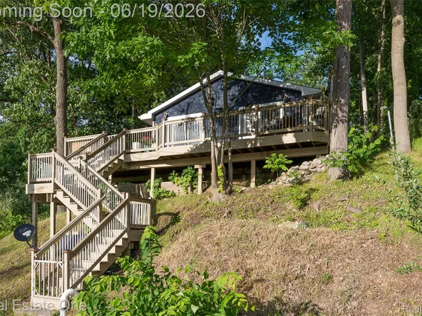 11459 Patterson Lake Dr, Pinckney, MI 48169