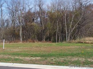 525 Wedgewood Ln, Trenton, IL 62293