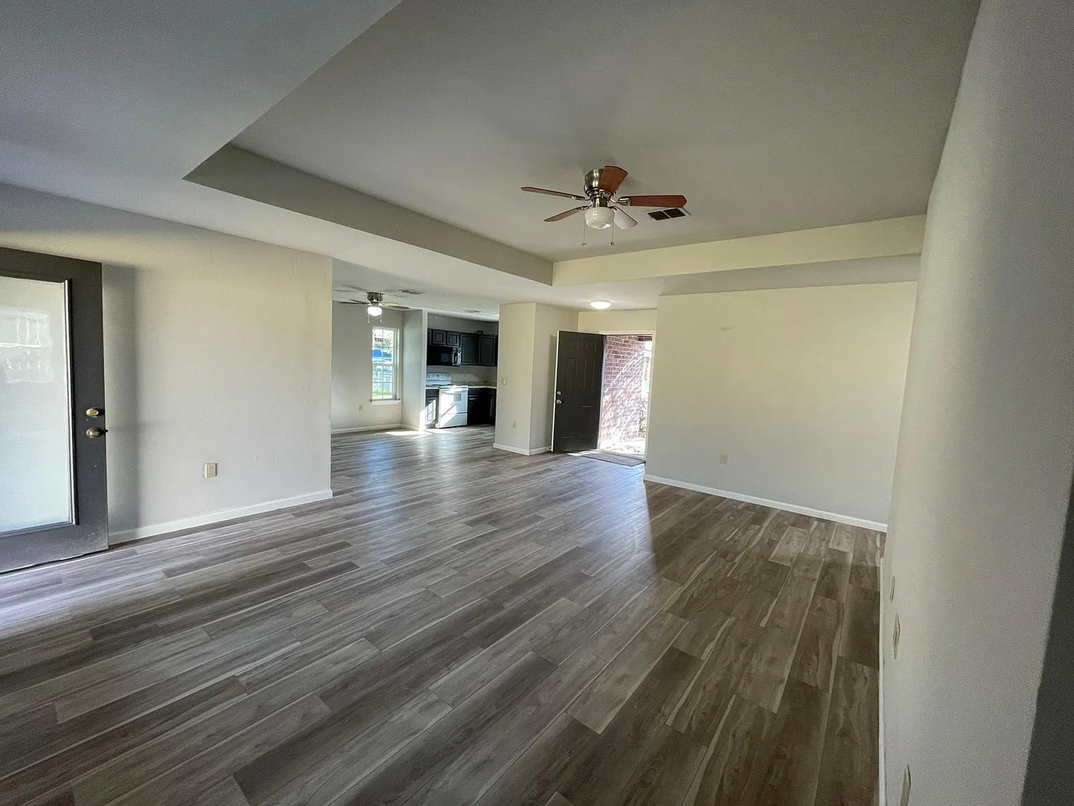 3411 El Benito Dr — Photo 2