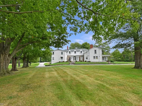 32700 White Rd, Willoughby Hills, OH 44092