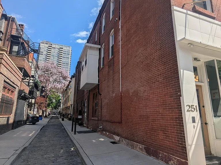 251 S 21st St #1R — Photo 14