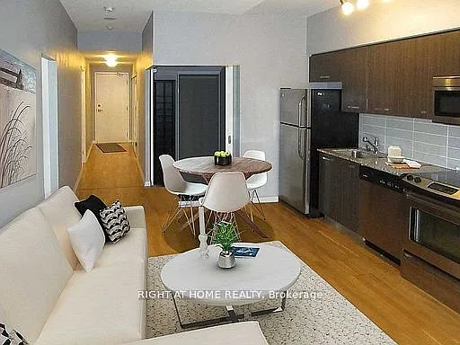 832 Bay St #902 — Photo 9