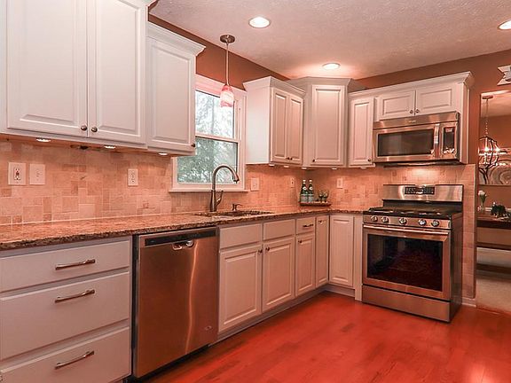 3rd image of 175 Pickwick Dr