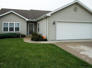 6715 Alexander Dr, Walbridge, OH 43465