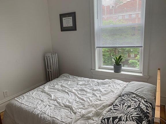 4th image of 1037 W Barry Ave #3