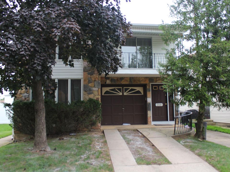 1st image of 260 Graham Ave #1
