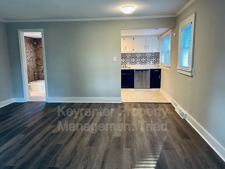 5087 Meadowbrook Dr — Photo 3