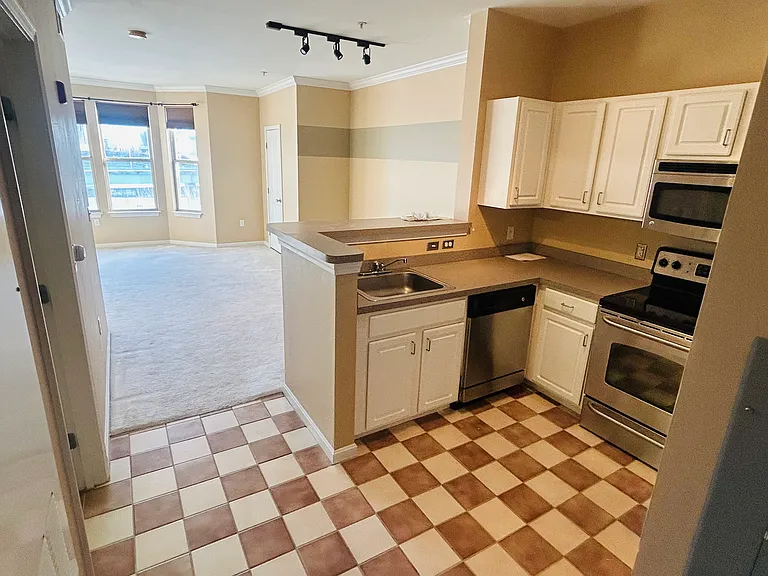 903 Providence Pl #423 — Photo 9