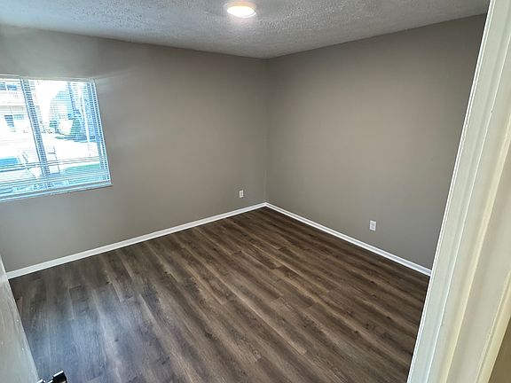 3rd image of 316 Elmead Ct