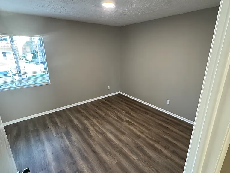 316 Elmead Ct — Photo 3