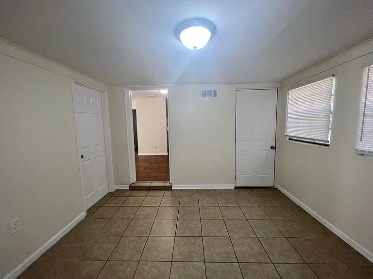 3422 Miami Dr — Photo 16
