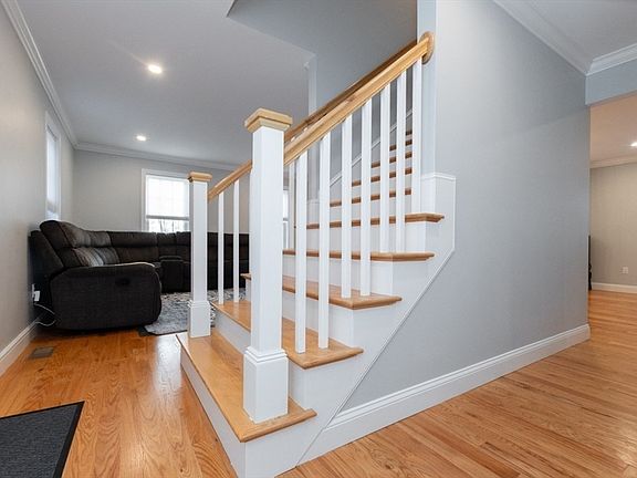 3rd image of 21 Juniper Rd