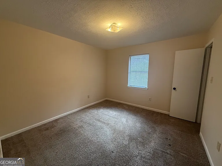 150 Essex Ct — Photo 5