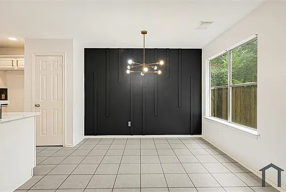 146 S Walden Elms Cir — Photo 6