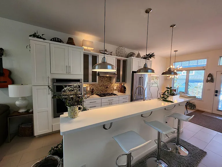 2726 Eldridge Ave — Photo 5