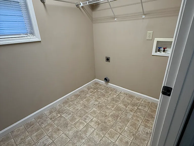 9907 Thunderbolt Way — Photo 22