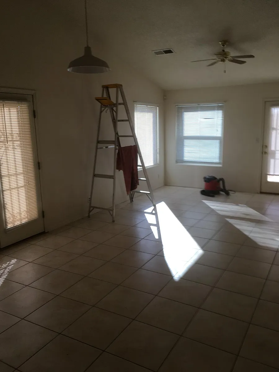 Building Photo - Avenida Serena NW
