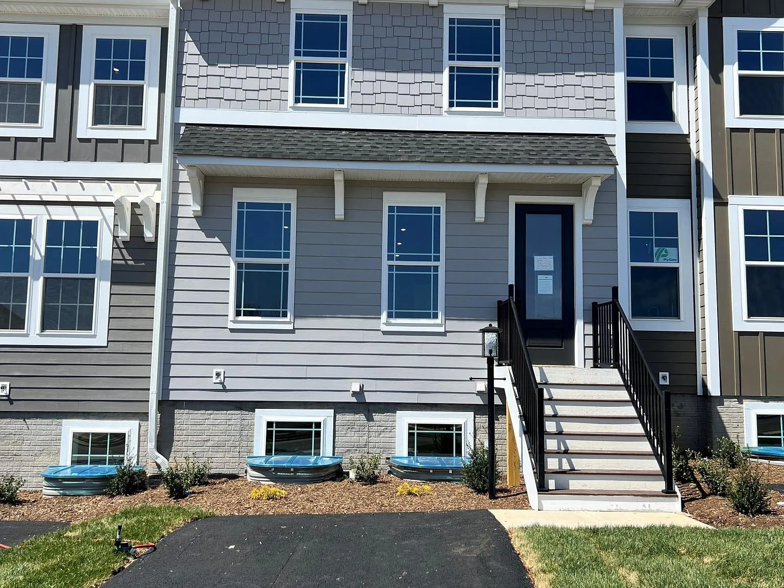 3 bed, 2.5 bath, 1815 sqft, $2,495 — Photo 2