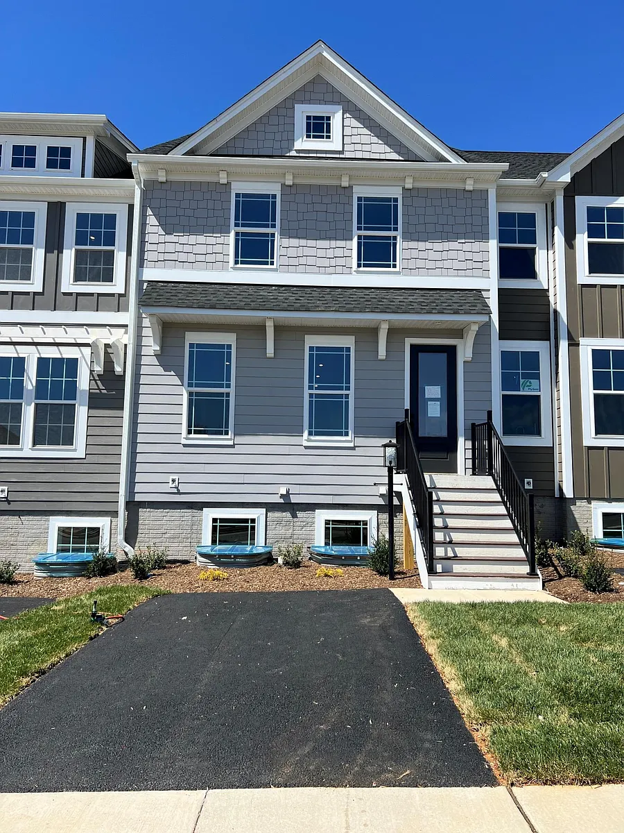 Front of townhome - 2423 Anlee Rd #A