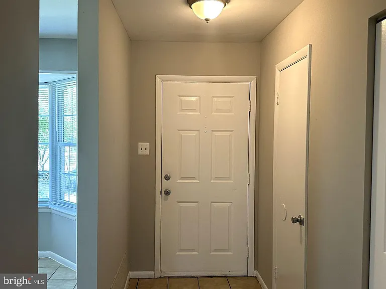 8121 Fenwick Ct — Photo 2