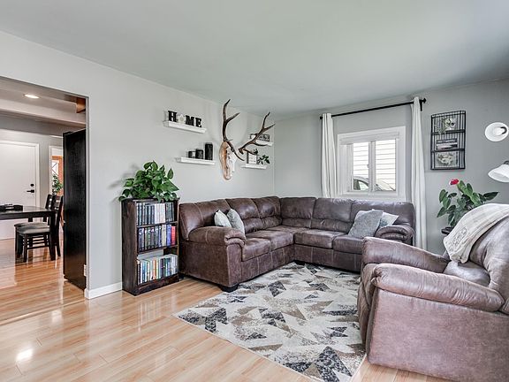 2nd image of 822 Edward St