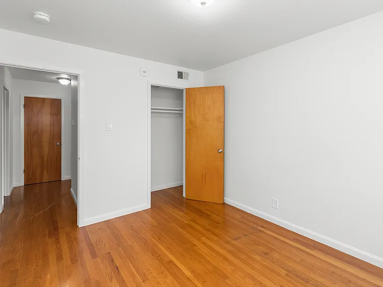 4444 Balboa St #105 — Photo 9