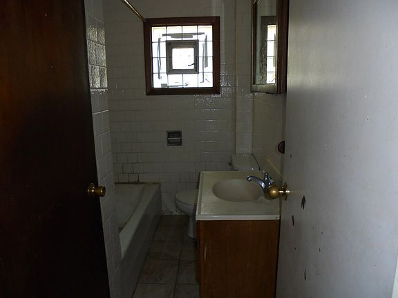 5th image of 14300 Grant St