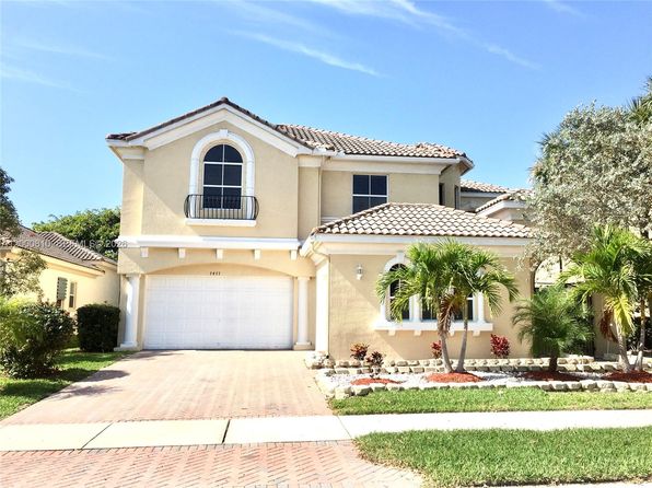 7477 NW 114th Ter