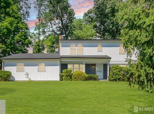 6 Conover Ct, East Brunswick, NJ 08816